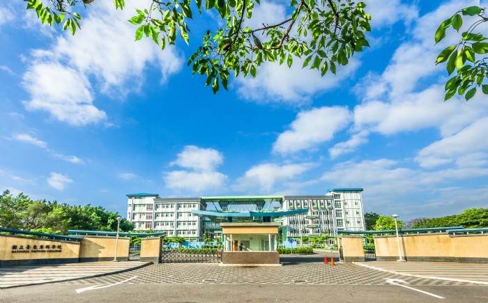 Cổng trường cao đẳng Quốc lập Đài Đông