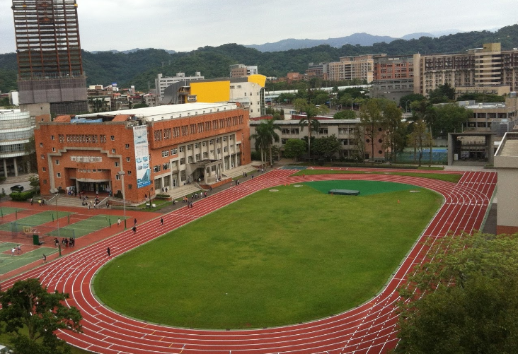 Sân chơi giải trí với đường đua và bãi cỏ dài 250m