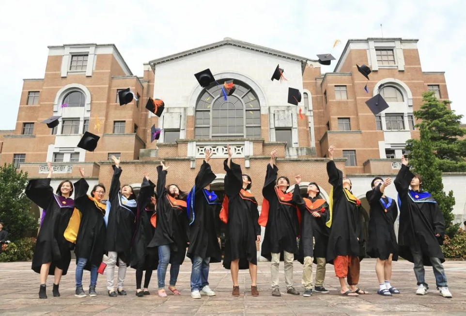 Lễ tốt nghiệp của sinh viên đại học Quốc Gia Đài Loan