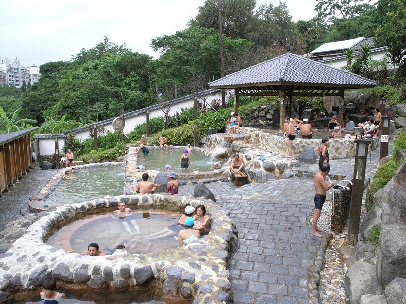 Tắm suối nước nóng là một trải nghiệm tuyệt vời khi du lịch Đài Loan
